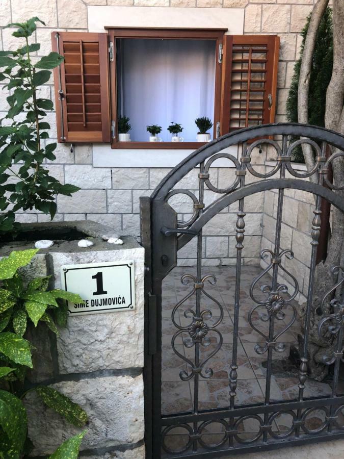 חוואר Oleander Apartment & Room Centar מראה חיצוני תמונה